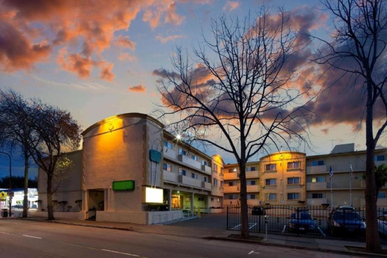University Inn & Suites Berkeley Exterior foto